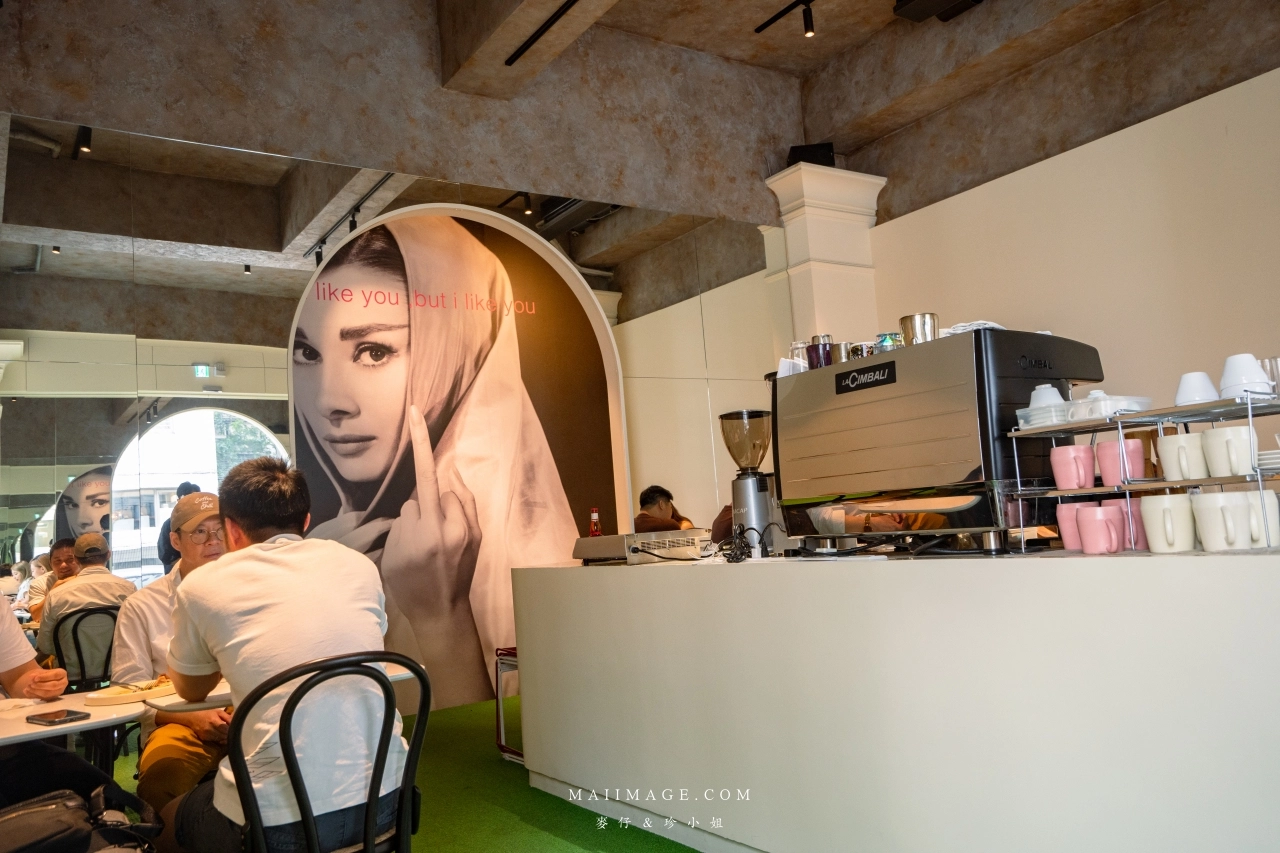 台北美食｜LSD caf’e salon～在台北也有巴黎風格咖啡廳，網路評價相當高！必點隱藏版的燉烤帶骨牛小排，台北東區下午茶、東區餐酒館推薦