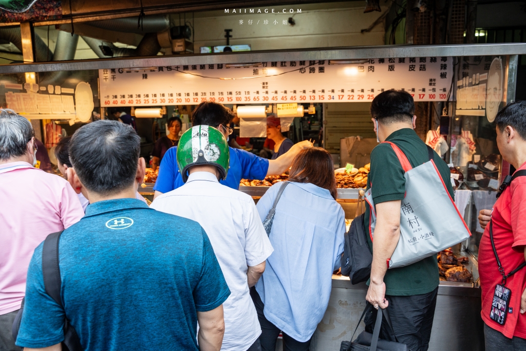 板橋美食｜呷品香滷味～飄香30年的好味道，板橋重慶黃昏市場超人氣滷味攤！