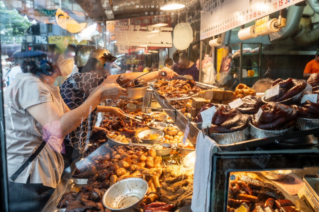 板橋美食｜呷品香滷味～飄香30年的好味道，板橋重慶黃昏市場超人氣滷味攤！