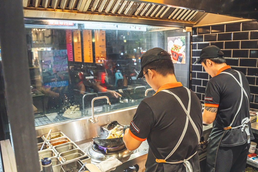 【台北美食】樂炒炒物專門店～炒麵炒飯都是客製化單份現點現炒，想吃什麼自己選！捷運國父紀念館美食、台北大巨蛋美食推薦（菜單）