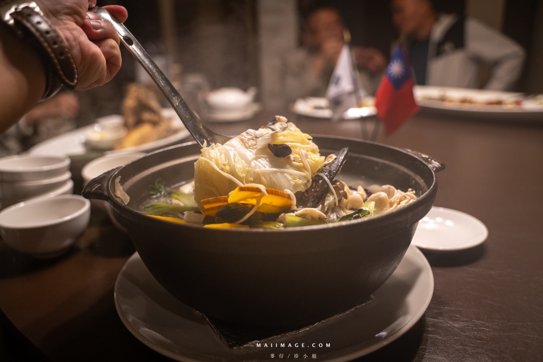 台北美食｜海九澎湖海鮮餐廳～韓國在地頂級活比目魚現在在台灣也吃得到，空運直送新鮮度破表。