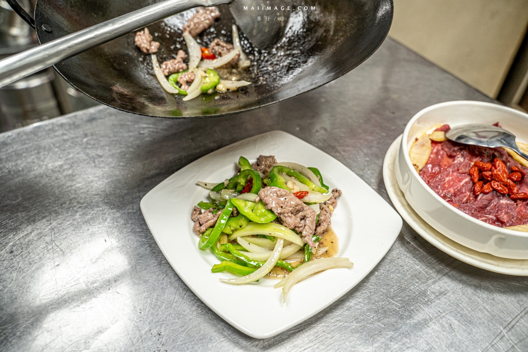 新莊美食｜野牛殿溫體牛新莊旗艦店～新莊體育館前超人氣的溫體牛火鍋，不需要解釋的好味道（菜單）