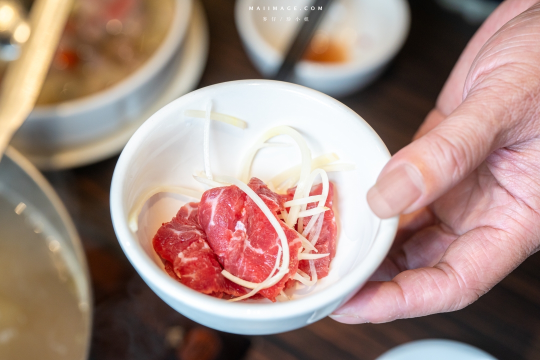 新莊美食｜野牛殿溫體牛新莊旗艦店～新莊體育館前超人氣的溫體牛火鍋，不需要解釋的好味道（菜單）