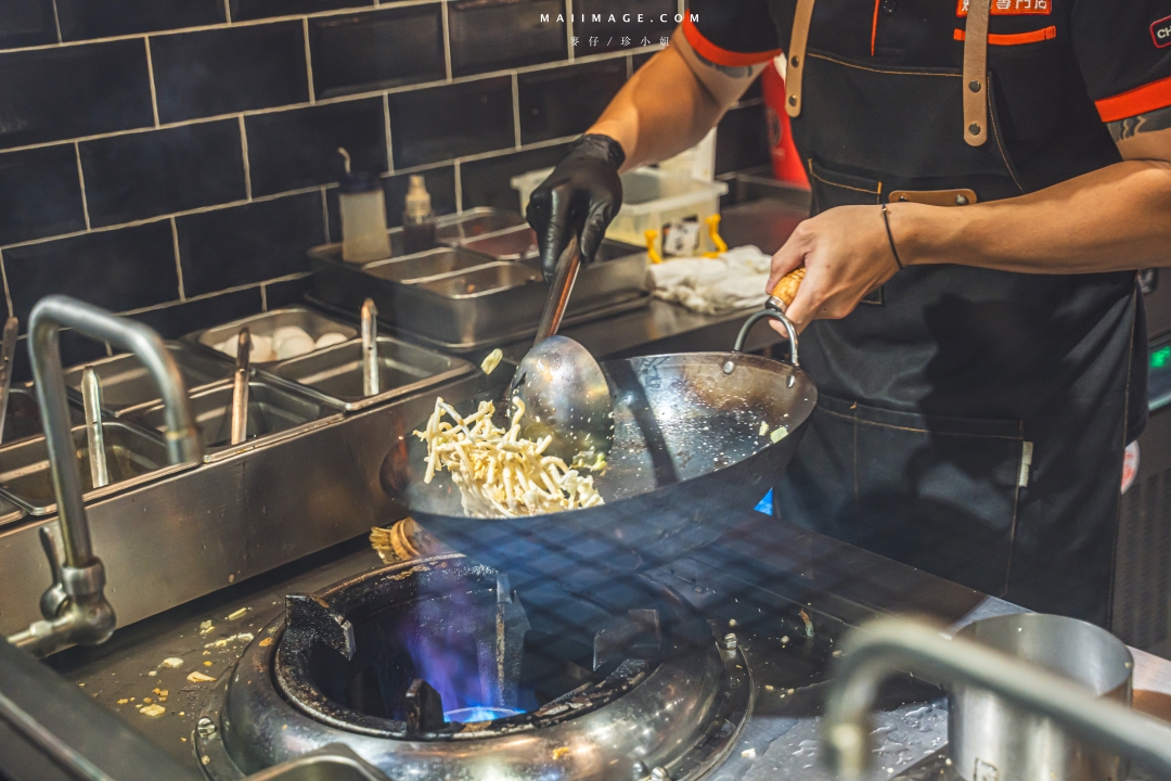 【台北美食】樂炒炒物專門店～炒麵炒飯都是客製化單份現點現炒，想吃什麼自己選！捷運國父紀念館美食、台北大巨蛋美食推薦（菜單）