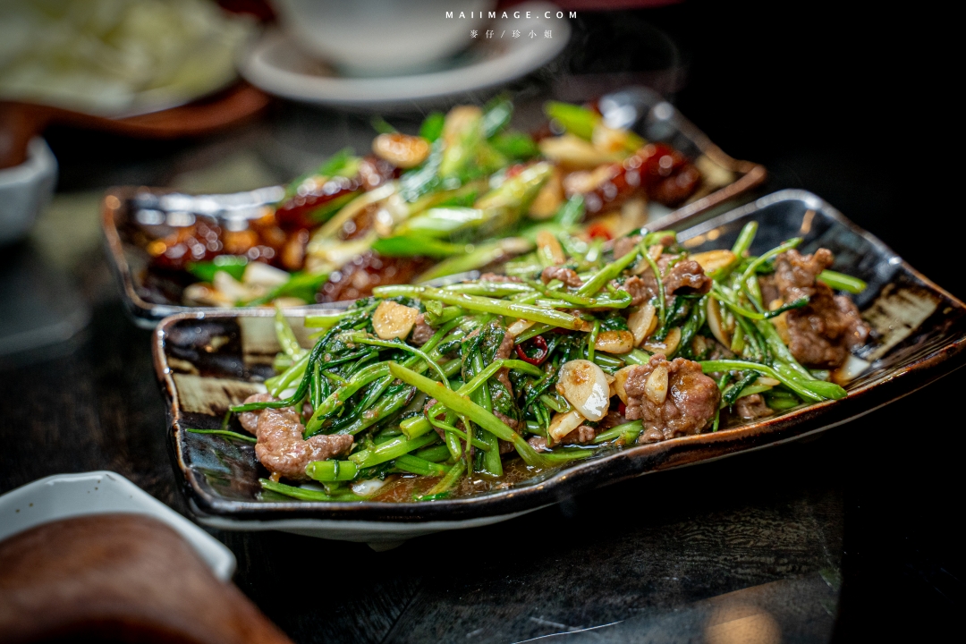 【台北美食】粥起 粥底火鍋．熱炒～今年冬天不能不知道的粥底火鍋。當月壽星來用餐就送18顆大文蛤，捷運大安站美食