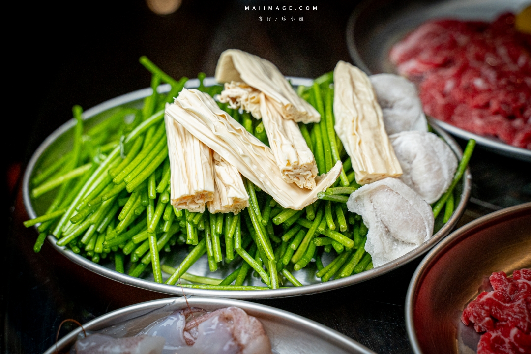 【台北美食】粥起 粥底火鍋．熱炒～今年冬天不能不知道的粥底火鍋。當月壽星來用餐就送18顆大文蛤，捷運大安站美食