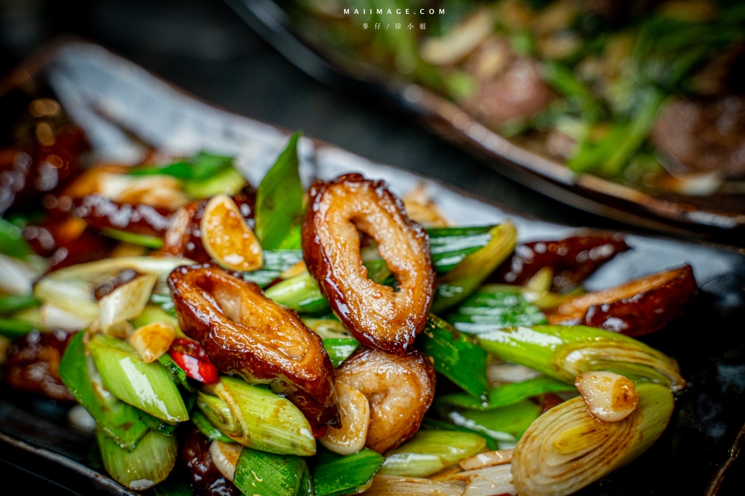 【台北美食】粥起 粥底火鍋．熱炒～今年冬天不能不知道的粥底火鍋。當月壽星來用餐就送18顆大文蛤，捷運大安站美食