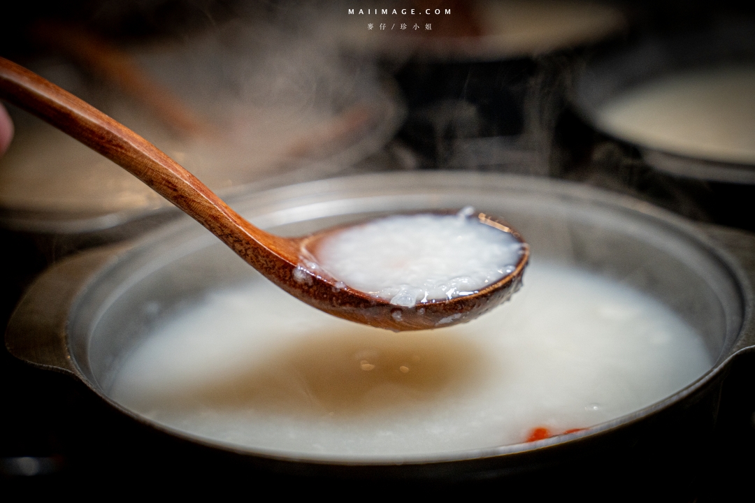 【台北美食】粥起 粥底火鍋．熱炒～今年冬天不能不知道的粥底火鍋。當月壽星來用餐就送18顆大文蛤，捷運大安站美食