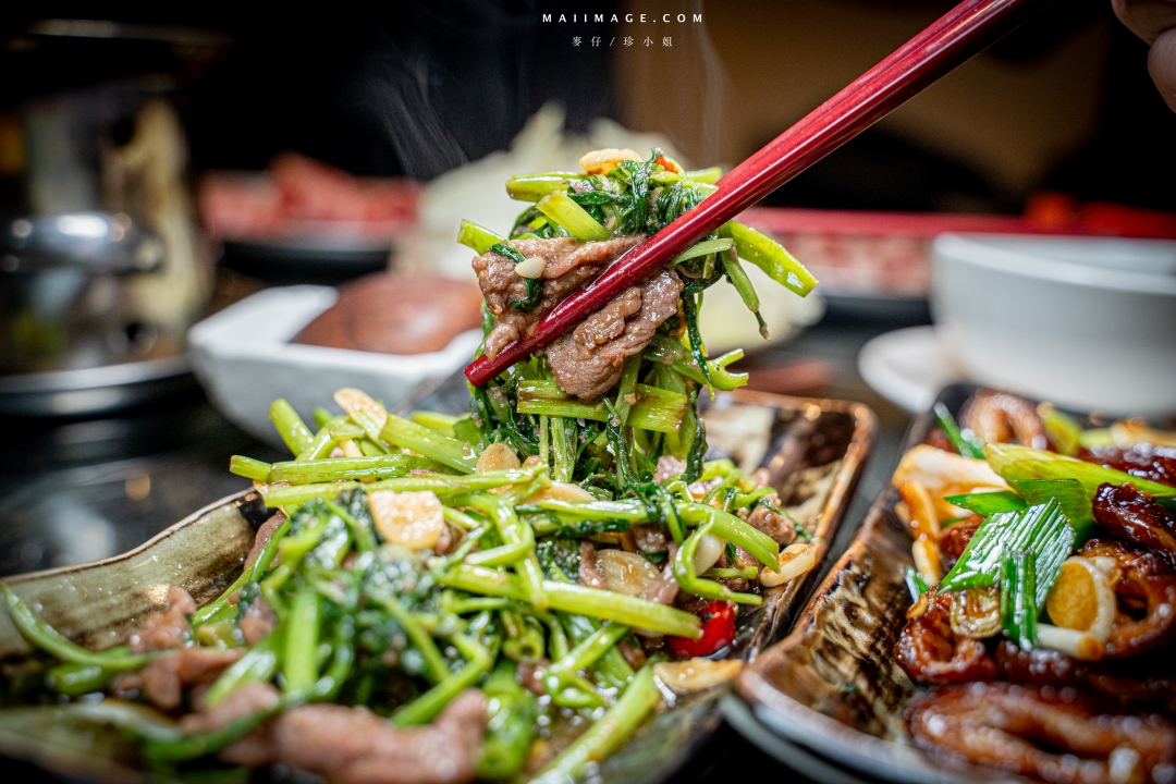 【台北美食】粥起 粥底火鍋．熱炒～今年冬天不能不知道的粥底火鍋。當月壽星來用餐就送18顆大文蛤，捷運大安站美食