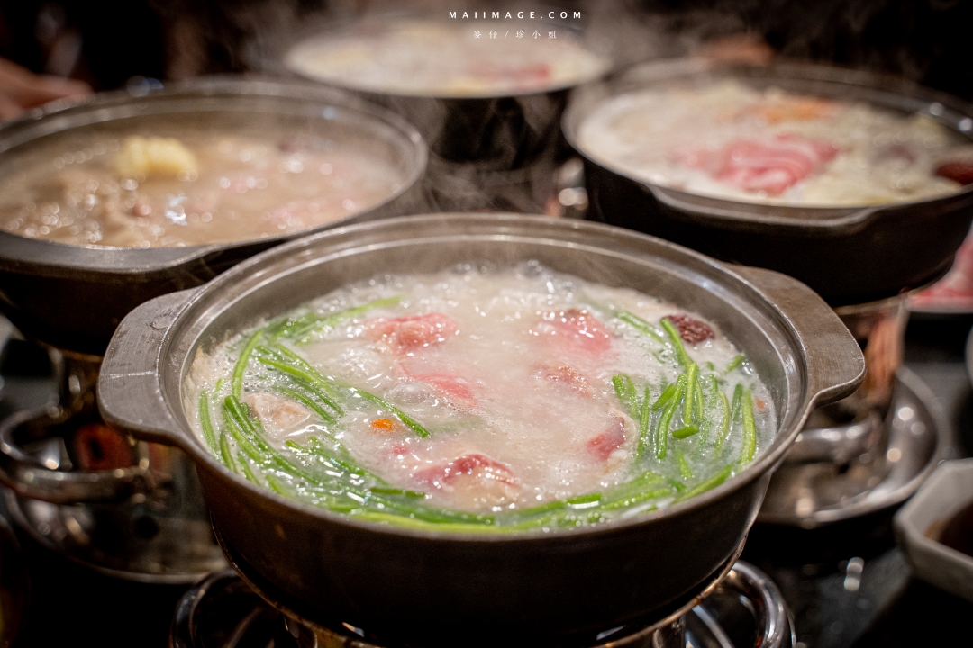 【台北美食】粥起 粥底火鍋．熱炒～今年冬天不能不知道的粥底火鍋。當月壽星來用餐就送18顆大文蛤，捷運大安站美食