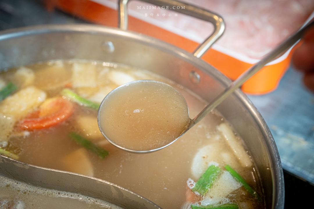 【台北美食】老撈麻辣鍋新派火鍋私房料理～台北必吃麻辣鍋，輝達黃仁勳都愛不釋手、捷運南京復興美食