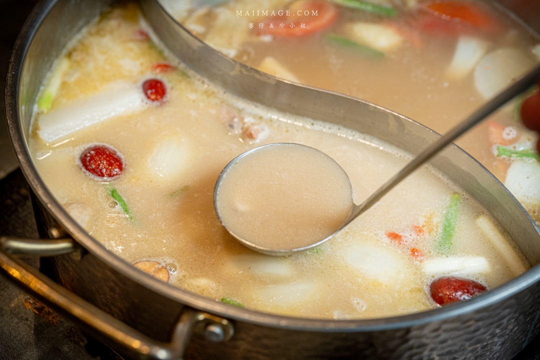 【台北美食】老撈麻辣鍋新派火鍋私房料理～台北必吃麻辣鍋，輝達黃仁勳都愛不釋手、捷運南京復興美食