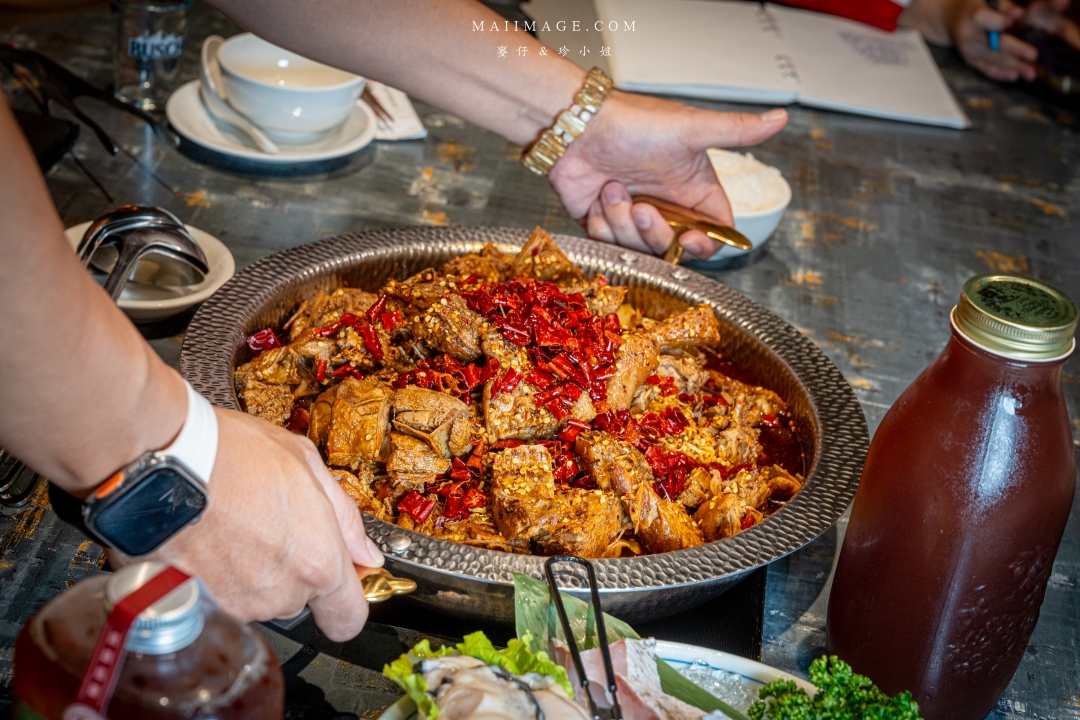 【台北美食】老撈麻辣鍋新派火鍋私房料理～台北必吃麻辣鍋，輝達黃仁勳都愛不釋手、捷運南京復興美食