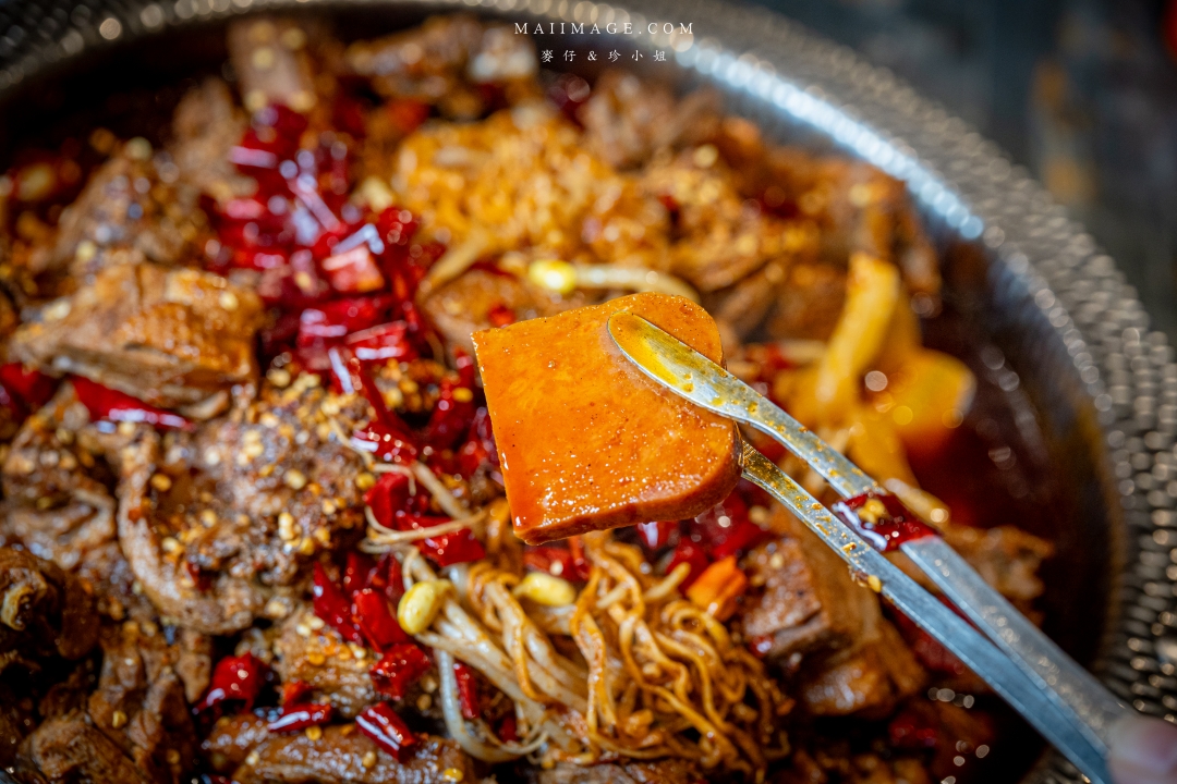 【台北美食】老撈麻辣鍋新派火鍋私房料理～台北必吃麻辣鍋，輝達黃仁勳都愛不釋手、捷運南京復興美食