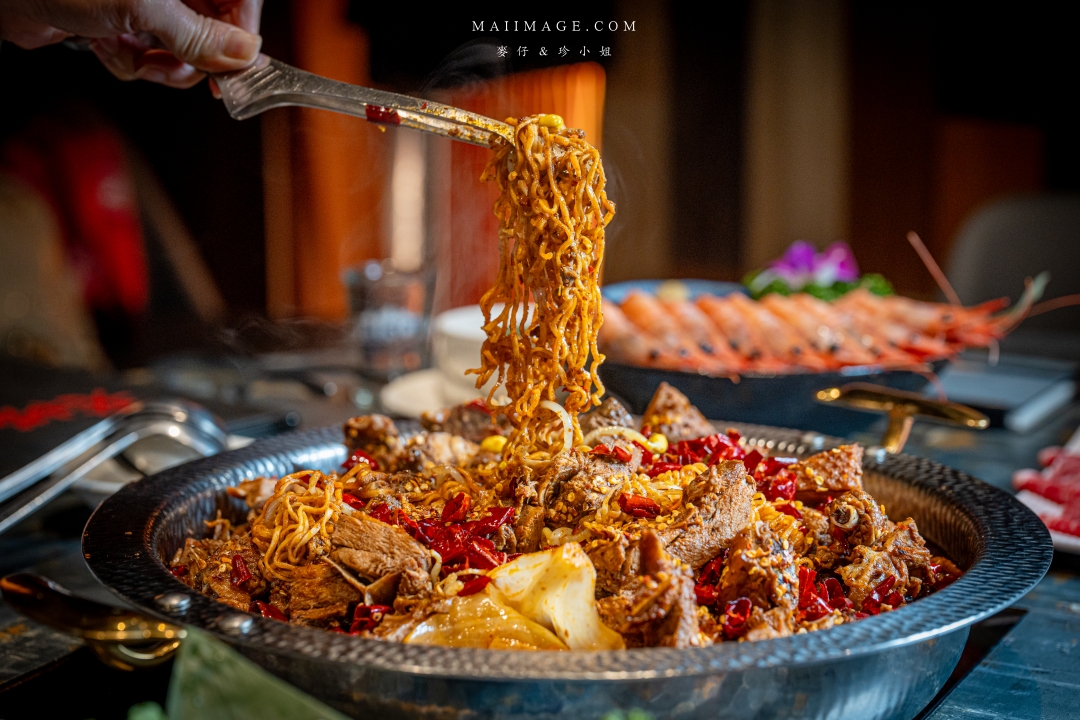 【台北美食】老撈麻辣鍋新派火鍋私房料理～台北必吃麻辣鍋，輝達黃仁勳都愛不釋手、捷運南京復興美食