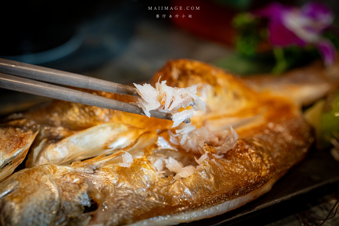 【台北美食】老撈麻辣鍋新派火鍋私房料理～台北必吃麻辣鍋，輝達黃仁勳都愛不釋手、捷運南京復興美食