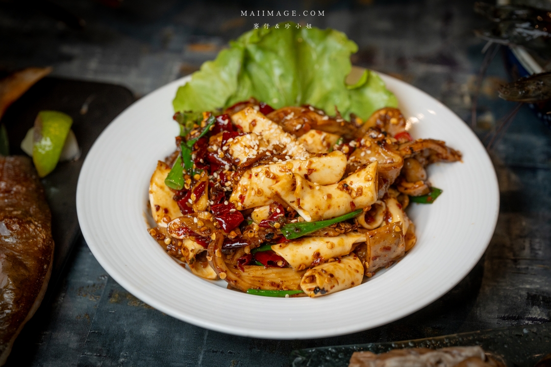 【台北美食】老撈麻辣鍋新派火鍋私房料理～台北必吃麻辣鍋，輝達黃仁勳都愛不釋手、捷運南京復興美食