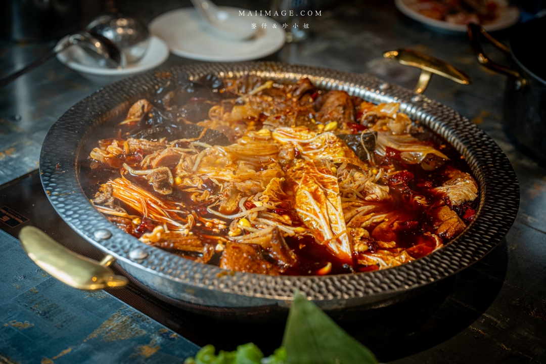 【台北美食】老撈麻辣鍋新派火鍋私房料理～台北必吃麻辣鍋，輝達黃仁勳都愛不釋手、捷運南京復興美食