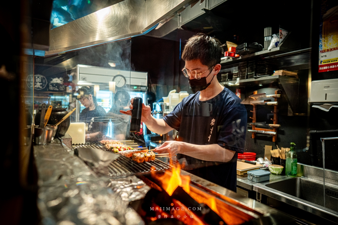 【板橋美食】炭吉郎炭火居酒屋～板橋板新捷運站超高人氣居酒屋，聚餐首選！