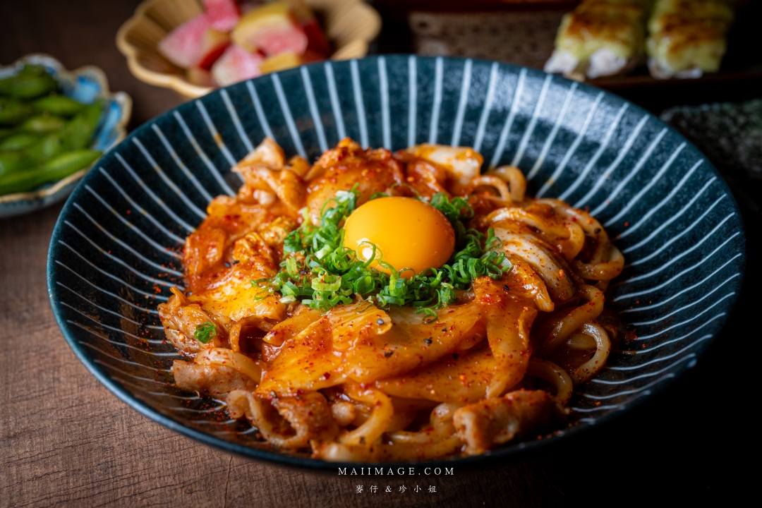 【板橋美食】炭吉郎炭火居酒屋～板橋板新捷運站超高人氣居酒屋，聚餐首選！