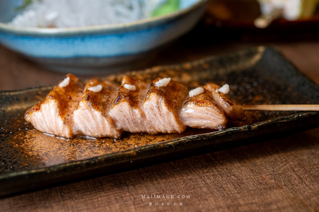 【板橋美食】炭吉郎炭火居酒屋～板橋板新捷運站超高人氣居酒屋，聚餐首選！