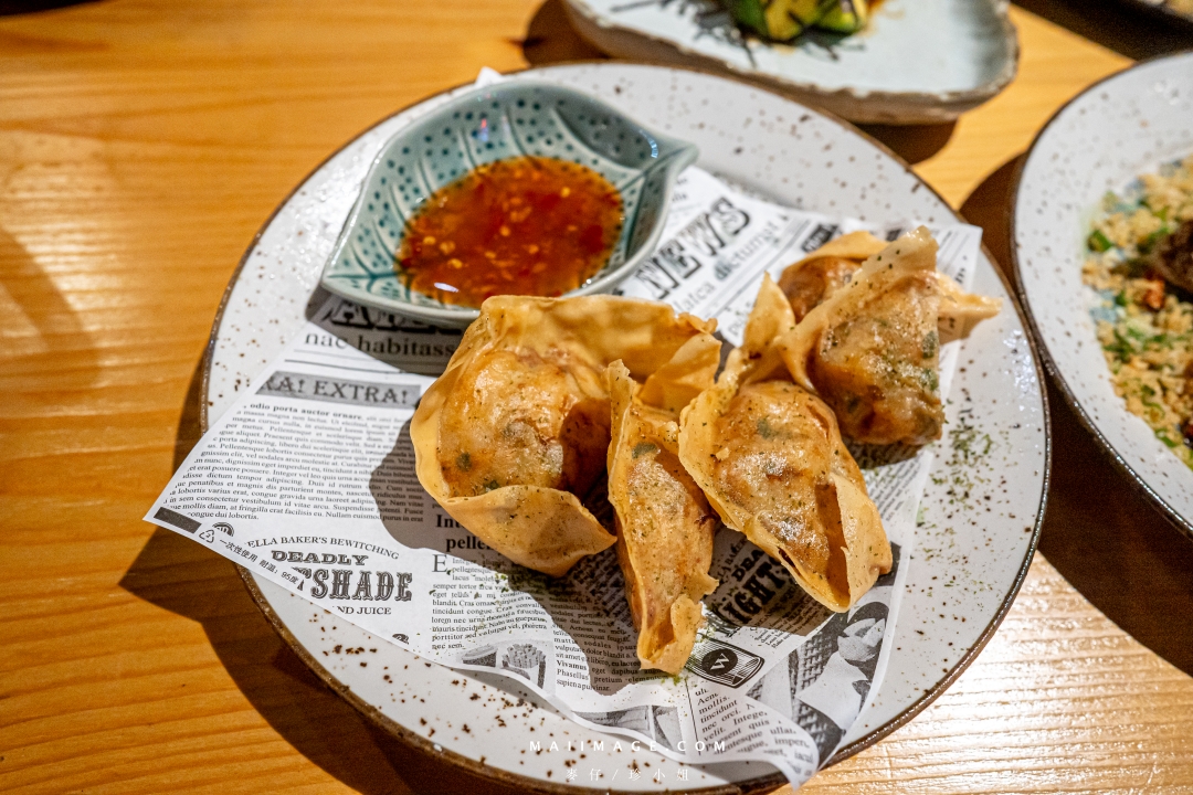 【台北美食】昭和台灣小熱炒居酒屋～台式熱炒日式居酒料理一次滿足，台北少見擁有戶外用餐區的餐廳。心味酒肴姊妹店