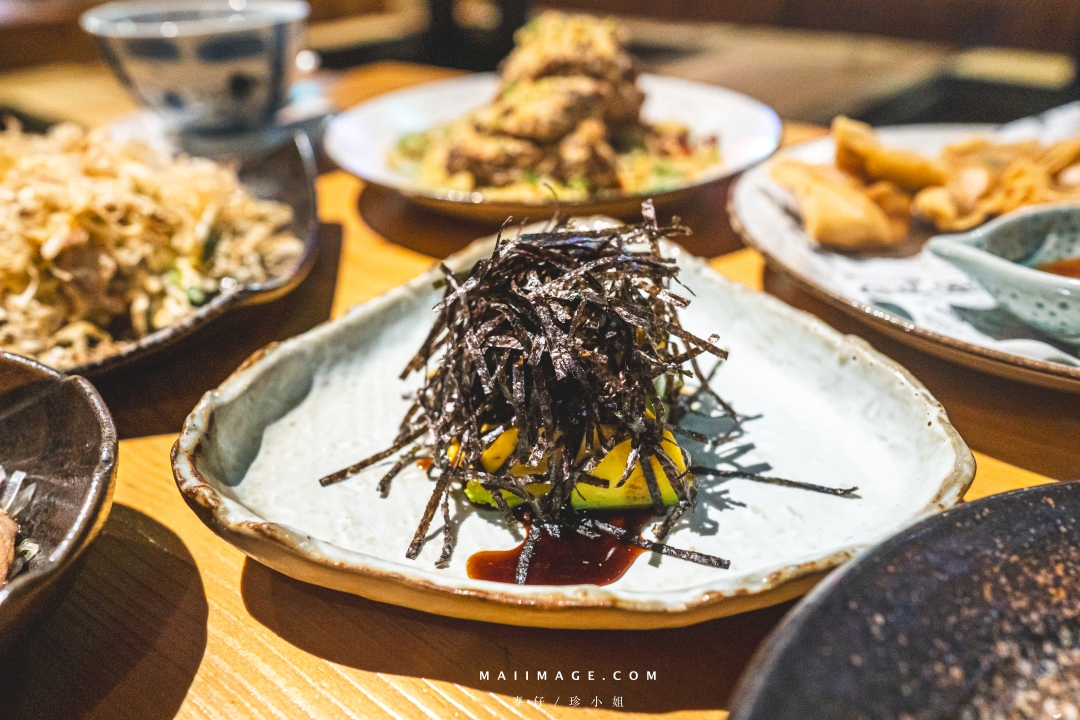 【台北美食】昭和台灣小熱炒居酒屋～台式熱炒日式居酒料理一次滿足，台北少見擁有戶外用餐區的餐廳。心味酒肴姊妹店