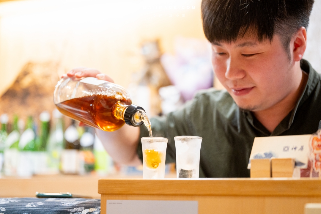 【三重美食】神居居酒屋～三重最有溫度的巷弄深夜食堂在這！營業到凌晨三點鐘，越晚人潮越多！居酒屋也能像是回家一樣的舒適、捷運三重站美食推薦