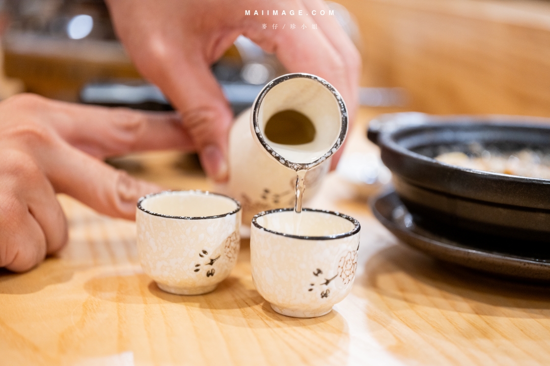 【三重美食】神居居酒屋～三重最有溫度的巷弄深夜食堂在這！營業到凌晨三點鐘，越晚人潮越多！居酒屋也能像是回家一樣的舒適、捷運三重站美食推薦