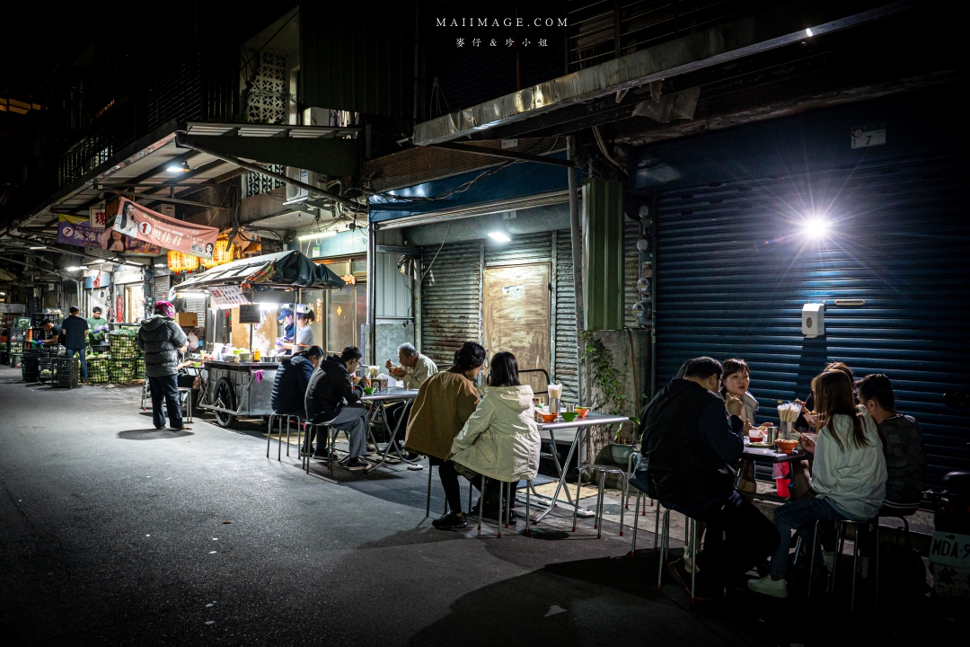 【台北萬華美食】三條路油飯排骨酥湯～深夜兩點半才營業的邪惡美味，環南市場美食推薦