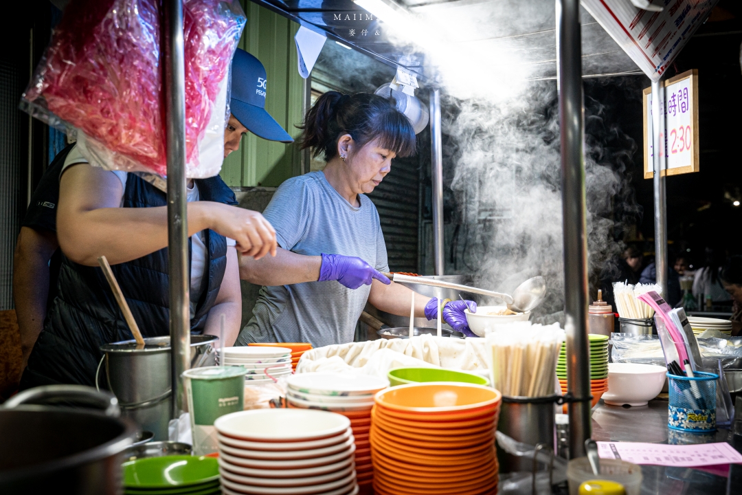 【台北萬華美食】三條路油飯排骨酥湯～深夜兩點半才營業的邪惡美味，環南市場美食推薦