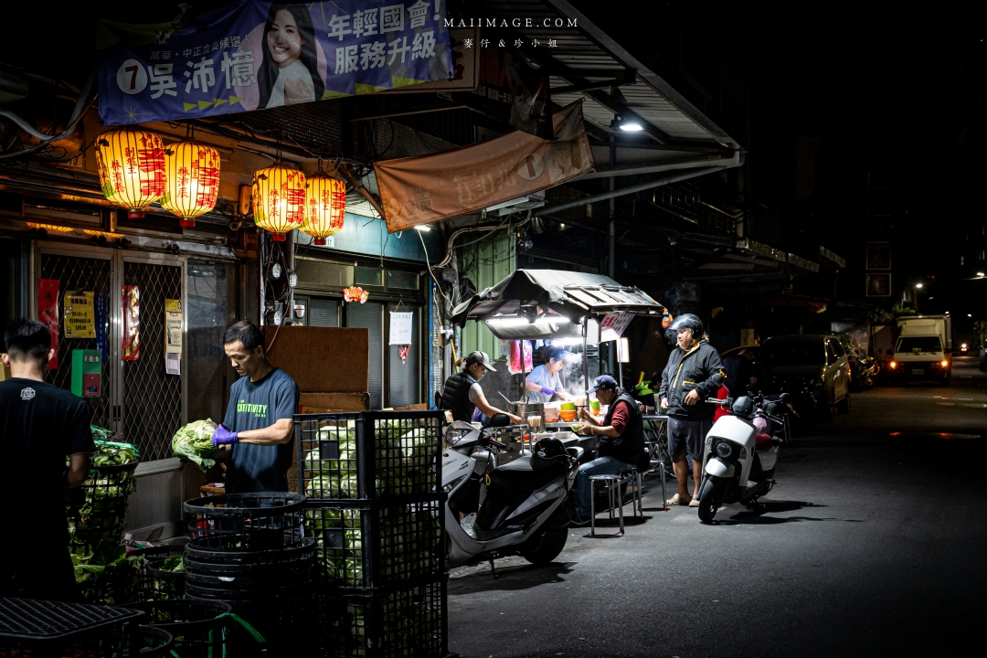 【台北萬華美食】三條路油飯排骨酥湯～深夜兩點半才營業的邪惡美味，環南市場美食推薦