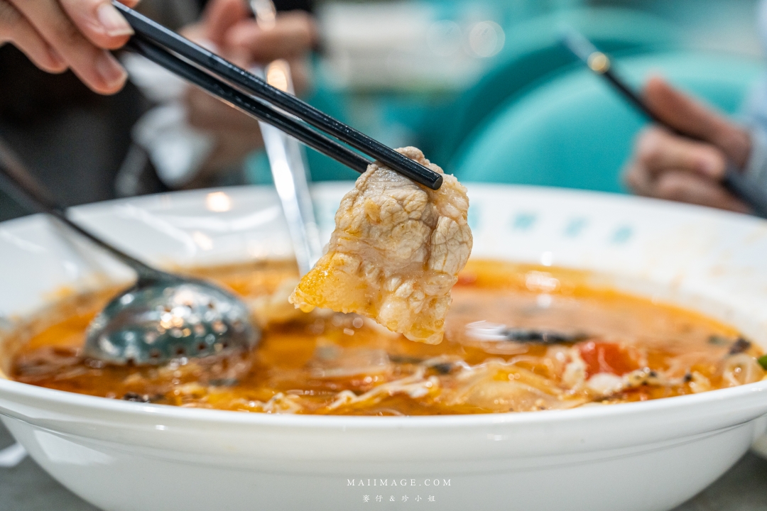 【台北美食】狂一鍋酸菜魚西門店～「狂一鍋酸菜魚」到底在紅甚麼？一口酸菜一口魚，酸辣得很自然，後韻回甘！精品食尚美學用餐體驗 風潮正夯。肉多多、明水然樂兩大新創姊妹品牌，2025樂多多集團最新力作。