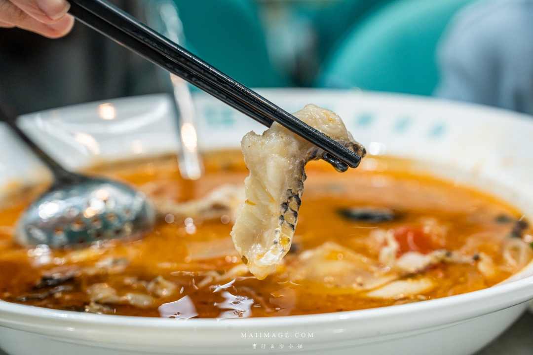 【台北美食】狂一鍋酸菜魚西門店～「狂一鍋酸菜魚」到底在紅甚麼？一口酸菜一口魚，酸辣得很自然，後韻回甘！精品食尚美學用餐體驗 風潮正夯。肉多多、明水然樂兩大新創姊妹品牌，2025樂多多集團最新力作。