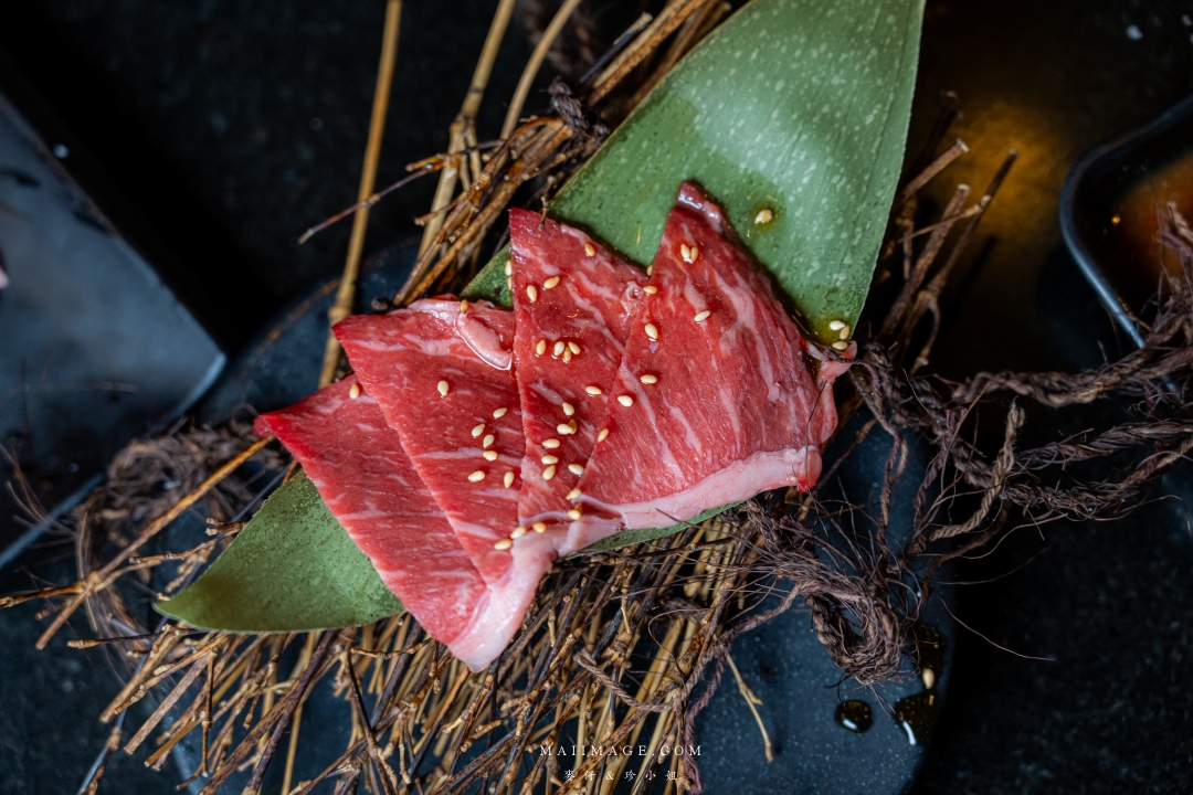 【桃園美食】匠夯日式燒肉～桃園吃到飽燒肉的天花板，老闆把吃到飽當作單點店在經營！專人剝蝦、桌邊代烤、食材講究，真的沒有不吃的道理。桃園藝文特區燒肉推薦