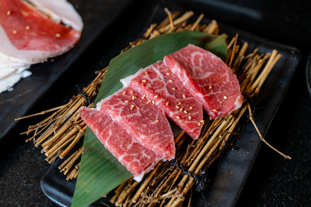 【桃園美食】匠夯日式燒肉～桃園吃到飽燒肉的天花板，老闆把吃到飽當作單點店在經營！專人剝蝦、桌邊代烤、食材講究，真的沒有不吃的道理。桃園藝文特區燒肉推薦
