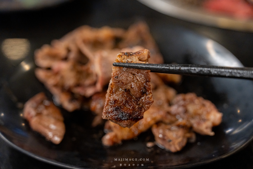 【桃園美食】匠夯日式燒肉～桃園吃到飽燒肉的天花板，老闆把吃到飽當作單點店在經營！專人剝蝦、桌邊代烤、食材講究，真的沒有不吃的道理。桃園藝文特區燒肉推薦