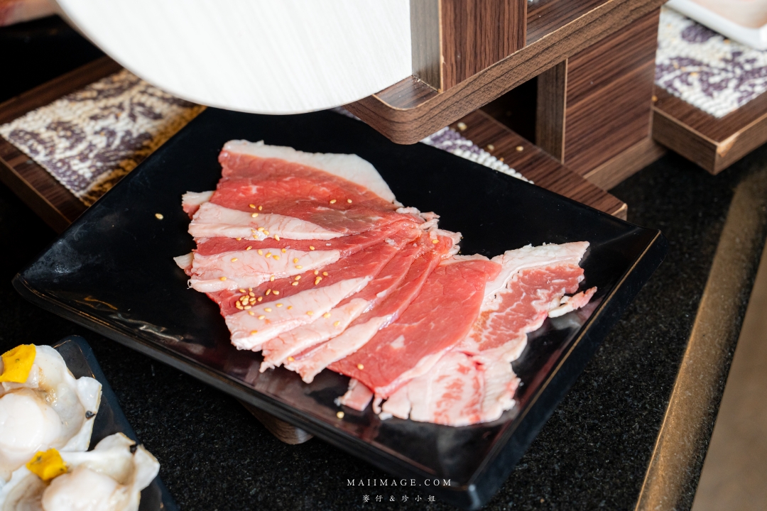【桃園美食】匠夯日式燒肉～桃園吃到飽燒肉的天花板，老闆把吃到飽當作單點店在經營！專人剝蝦、桌邊代烤、食材講究，真的沒有不吃的道理。桃園藝文特區燒肉推薦