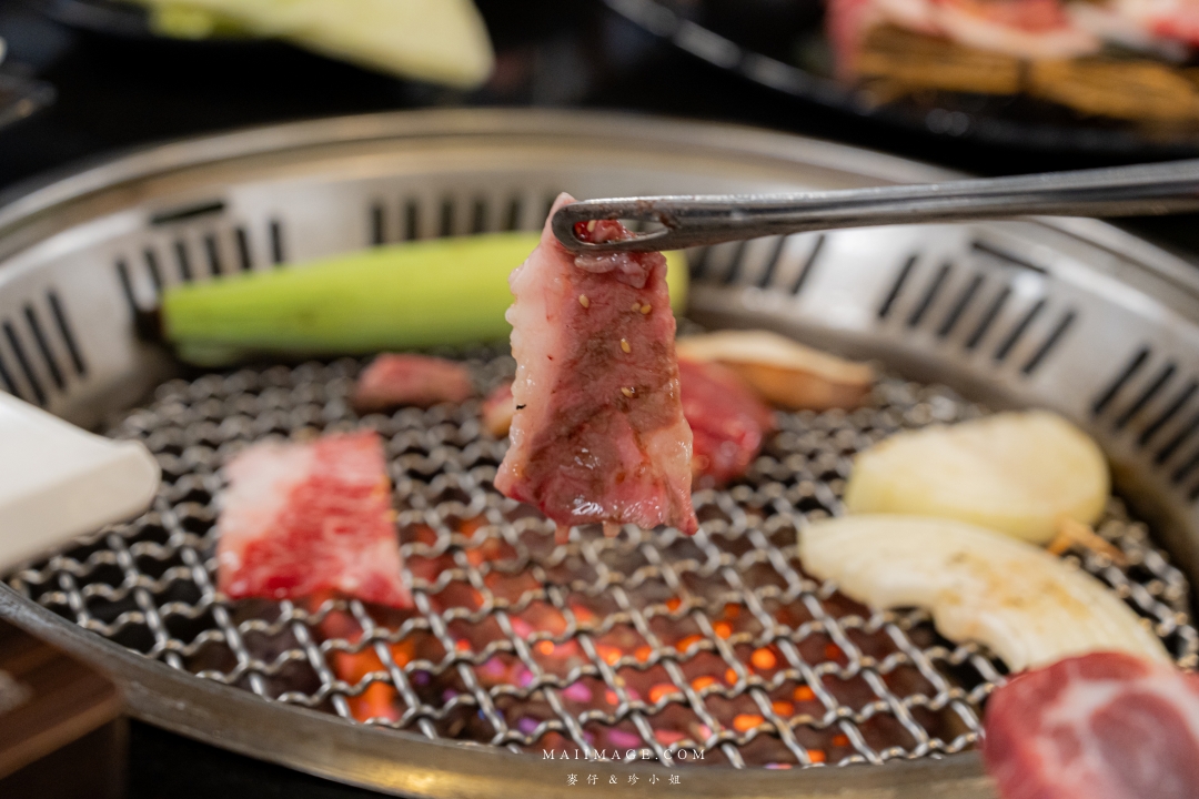 【桃園美食】匠夯日式燒肉～桃園吃到飽燒肉的天花板，老闆把吃到飽當作單點店在經營！專人剝蝦、桌邊代烤、食材講究，真的沒有不吃的道理。桃園藝文特區燒肉推薦