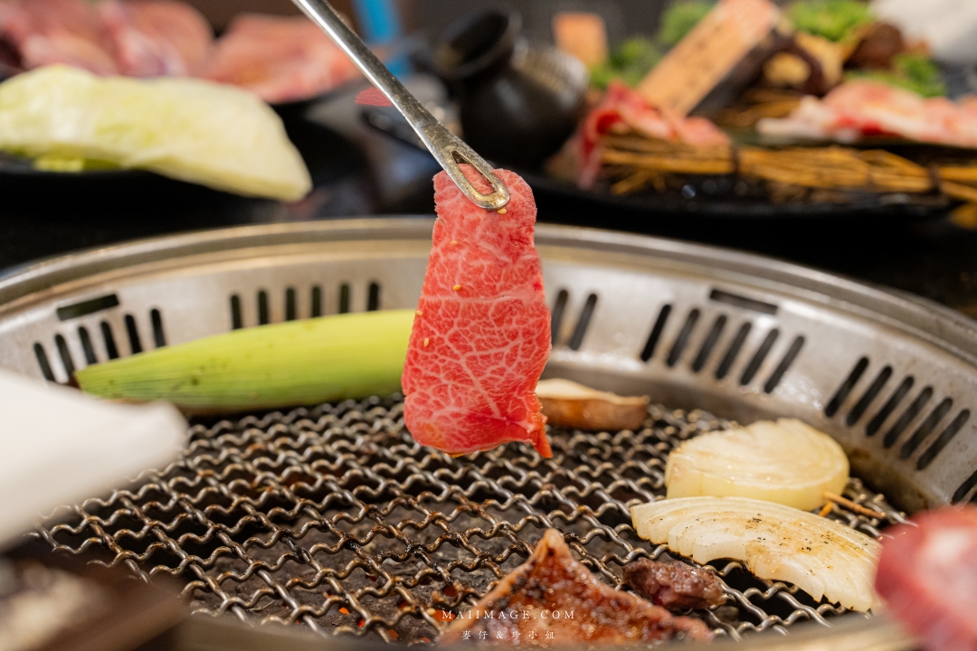 【桃園美食】匠夯日式燒肉～桃園吃到飽燒肉的天花板，老闆把吃到飽當作單點店在經營！專人剝蝦、桌邊代烤、食材講究，真的沒有不吃的道理。桃園藝文特區燒肉推薦