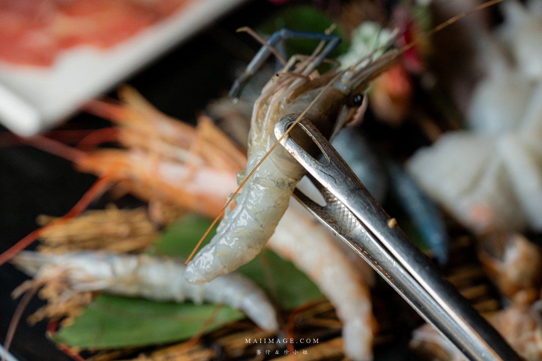 【桃園美食】匠夯日式燒肉～桃園吃到飽燒肉的天花板，老闆把吃到飽當作單點店在經營！專人剝蝦、桌邊代烤、食材講究，真的沒有不吃的道理。桃園藝文特區燒肉推薦