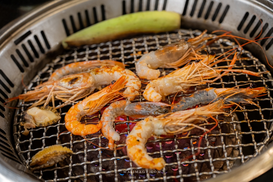 【桃園美食】匠夯日式燒肉～桃園吃到飽燒肉的天花板，老闆把吃到飽當作單點店在經營！專人剝蝦、桌邊代烤、食材講究，真的沒有不吃的道理。桃園藝文特區燒肉推薦