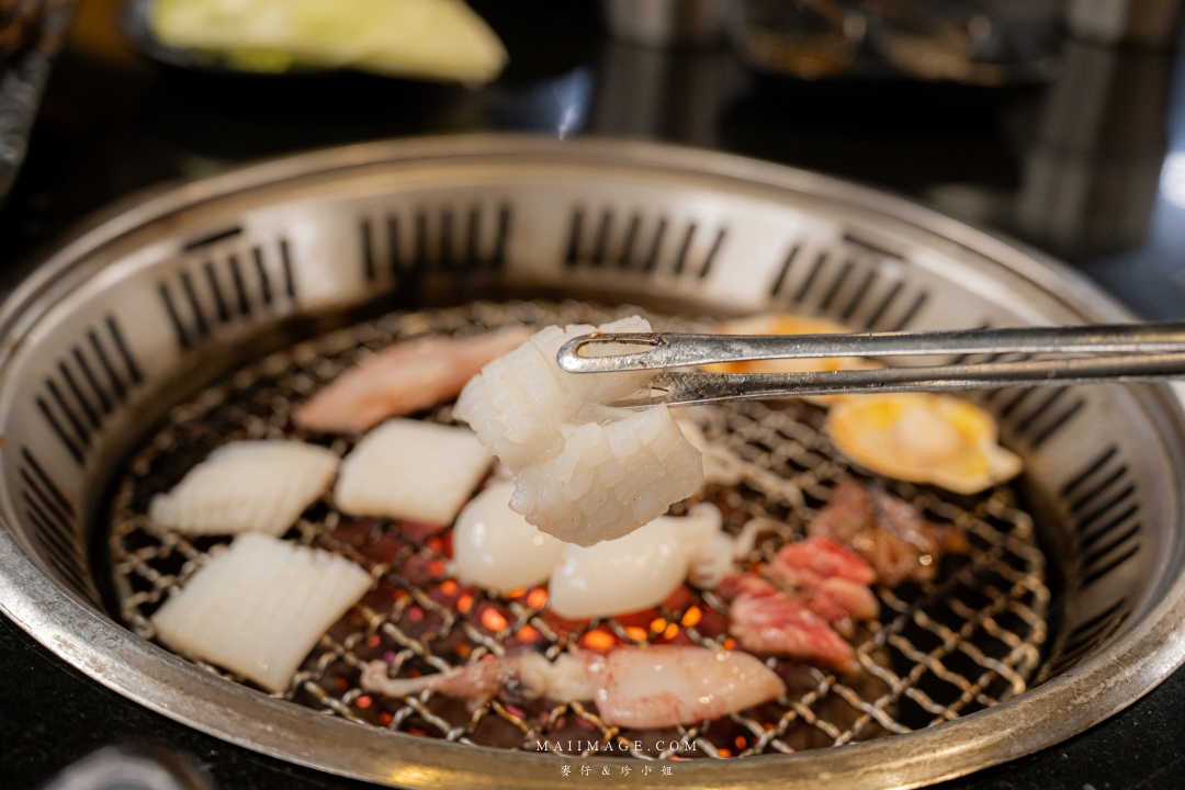 【桃園美食】匠夯日式燒肉～桃園吃到飽燒肉的天花板，老闆把吃到飽當作單點店在經營！專人剝蝦、桌邊代烤、食材講究，真的沒有不吃的道理。桃園藝文特區燒肉推薦