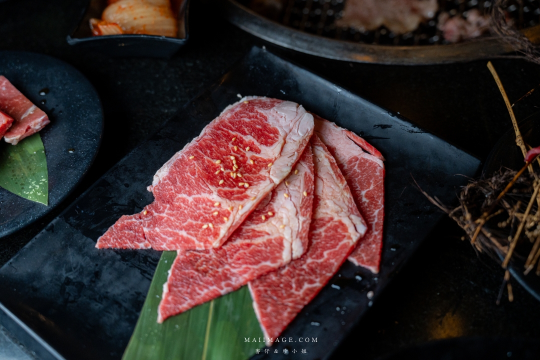 【桃園美食】匠夯日式燒肉～桃園吃到飽燒肉的天花板，老闆把吃到飽當作單點店在經營！專人剝蝦、桌邊代烤、食材講究，真的沒有不吃的道理。桃園藝文特區燒肉推薦