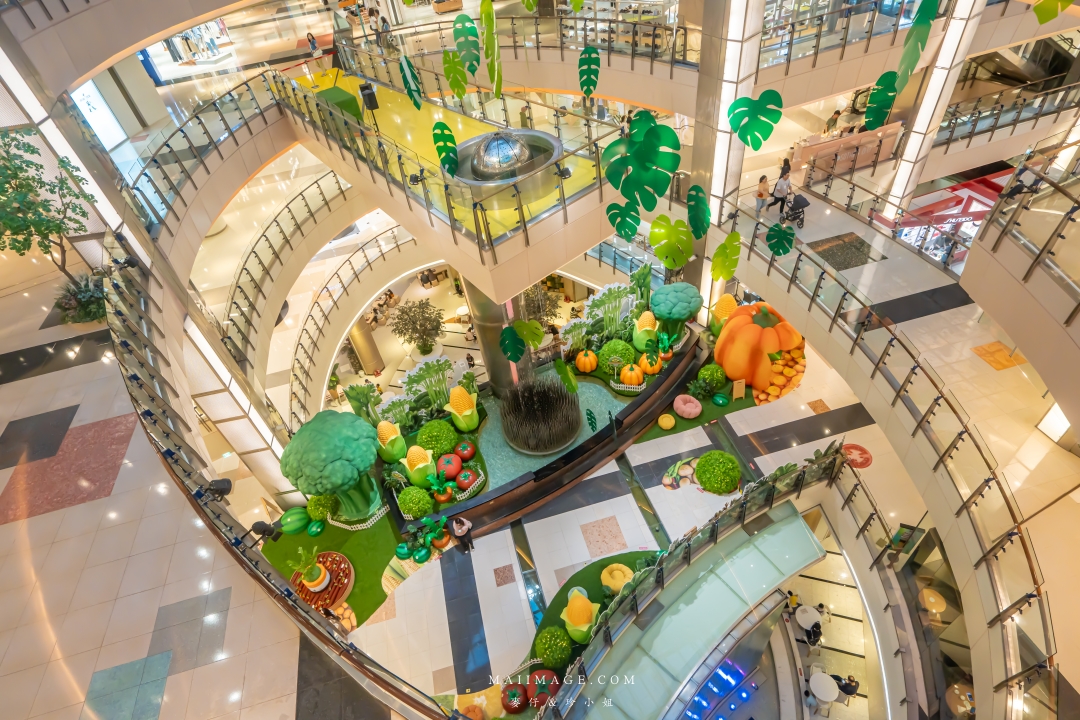 【桃園購物推薦】大江購物中心Metrowalk～2025母親節全攻略！大江國際購物中心春夏限定裝置藝術、美食好拍又好吃，讓媽咪嗨翻天！中壢親子一日遊路線，＋全年免費停車，大江才是真正的桃園之光！
