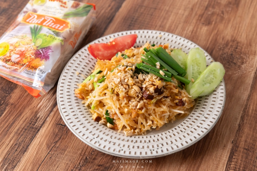 網站近期文章：【泰國伴手禮】MAMA泡麵泰式炒河粉Pad Thai ～泰國限定必買伴手禮，正宗泰式炒河粉在家也能輕鬆做。簡易食譜分享