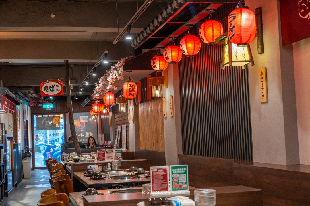 【基隆美食】狸小路炭火燒肉～全新推出麻辣鴛鴦火鍋，大推上海溫麻辣湯+老火雞白湯！基隆美食推薦