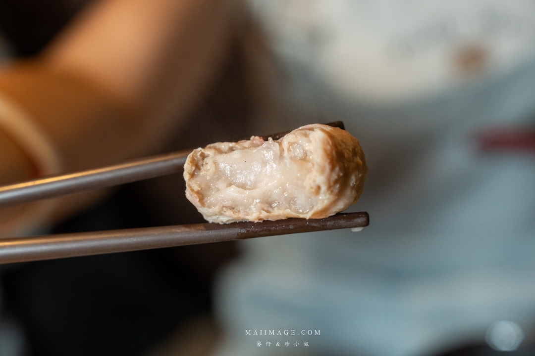 【基隆美食】狸小路炭火燒肉～全新推出麻辣鴛鴦火鍋，大推上海溫麻辣湯+老火雞白湯！基隆美食推薦