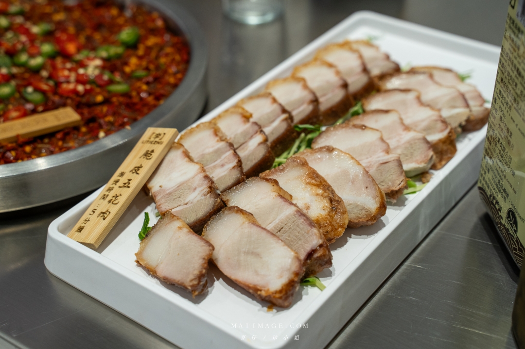 【台北美食】李鐵柱老火鍋 台北光復店～永和重慶老火鍋名店開來台北囉。國父紀念館站美食推薦
