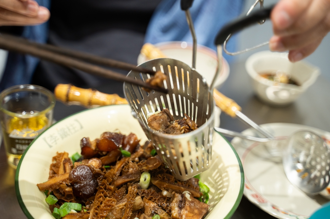 【台北美食】李鐵柱老火鍋 台北光復店～永和重慶老火鍋名店開來台北囉。國父紀念館站美食推薦